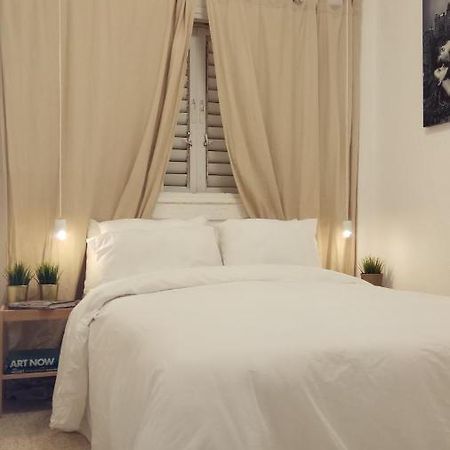 Room In Apartment Ришон-ле-Цион Экстерьер фото